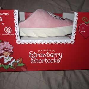 Women's Strawberry Shortcake  House Slipper NWT Size Small 5/6